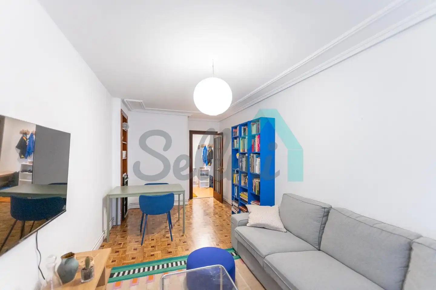 Sala d'estar de Pis de lloguer en Gijón  amb Calefacció, Parquet i Terrassa