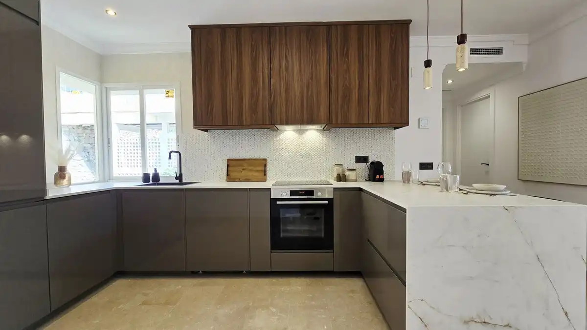 Cuina de Apartament en venda en Benahavís amb Aire condicionat, Terrassa i Piscina comunitària