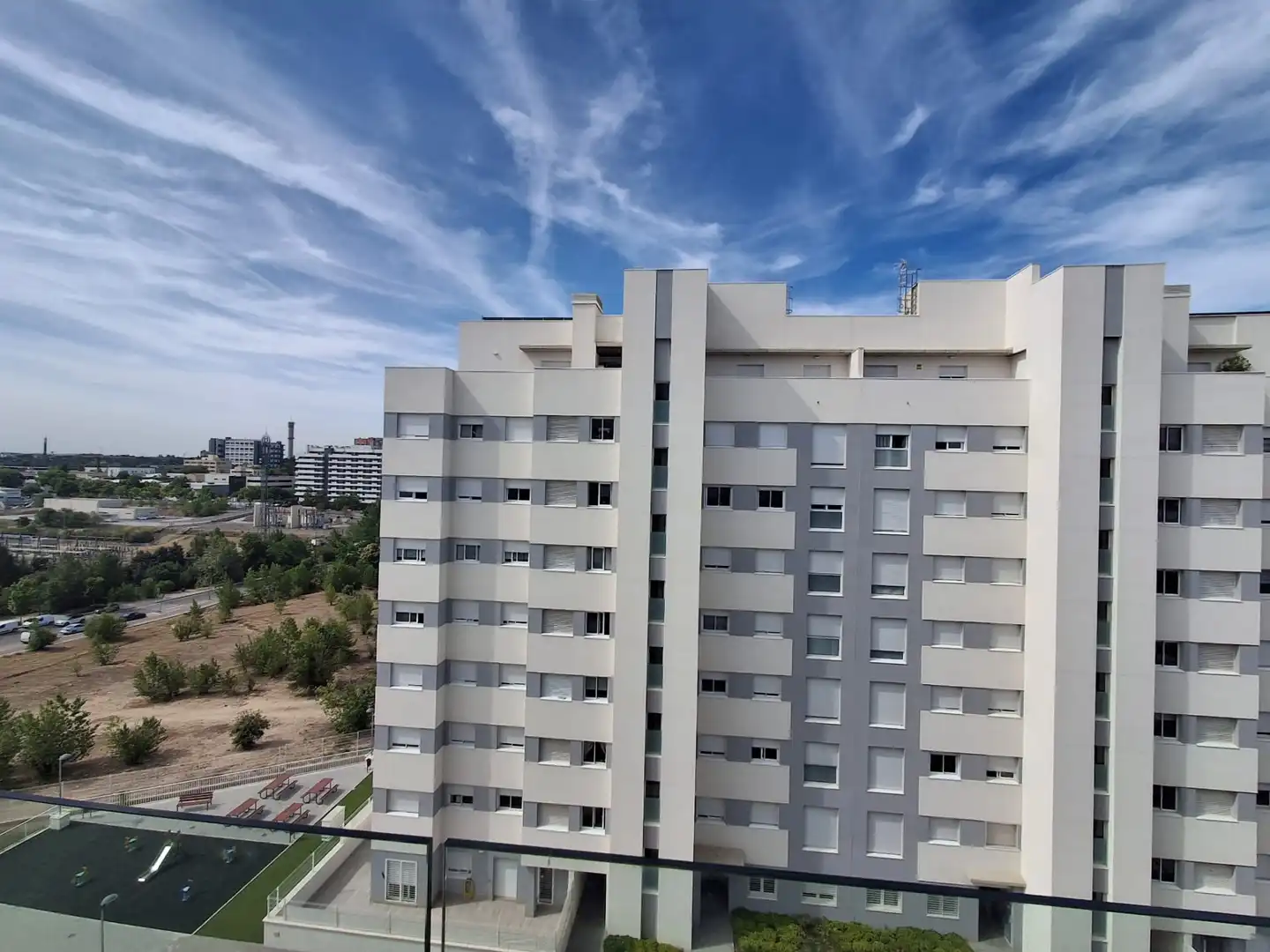 Außenansicht von Wohnung zur Miete in Tres Cantos mit Heizung, Terrasse und Abstellraum