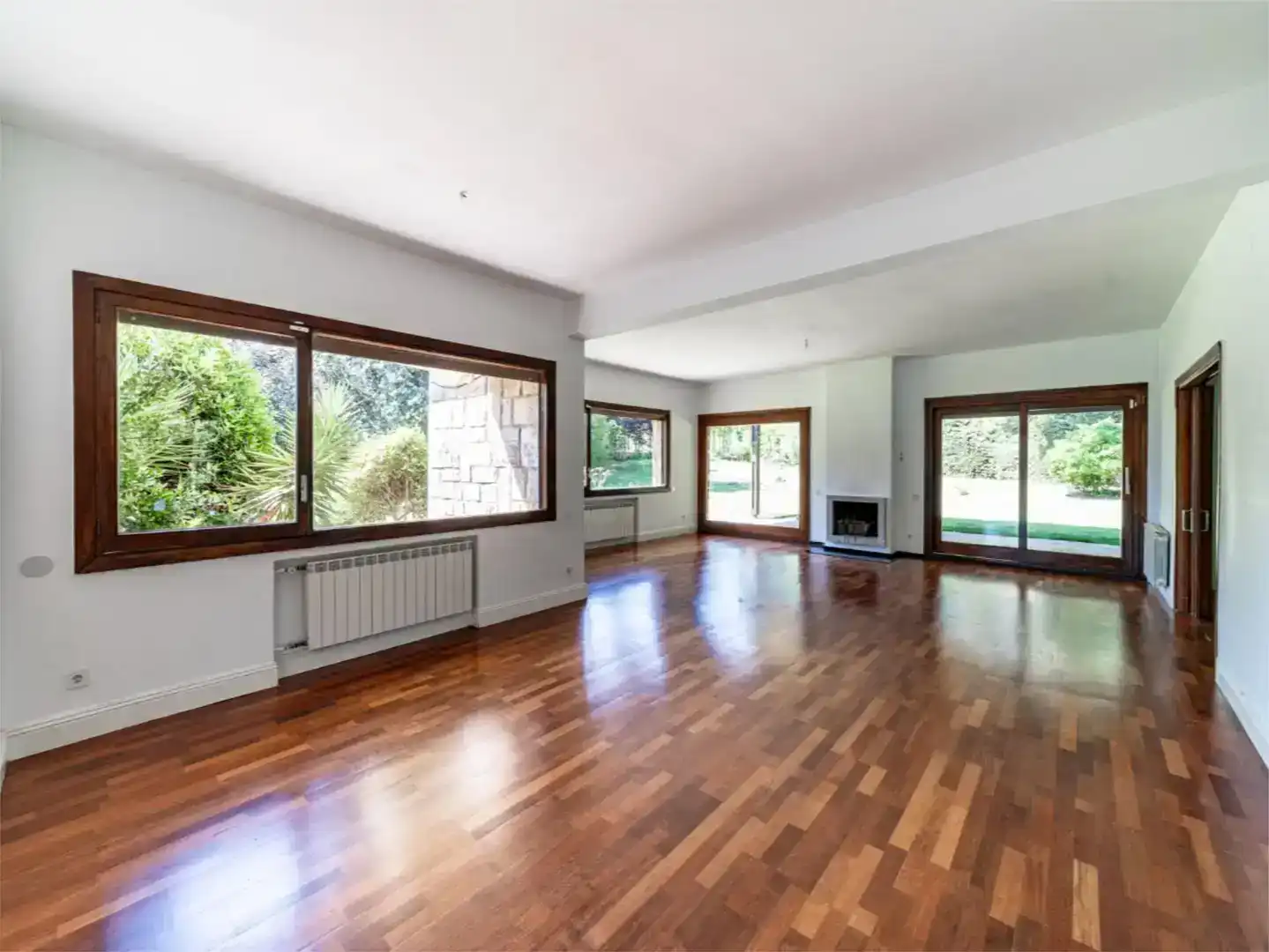 Sala d'estar de Casa o xalet en venda en Pozuelo de Alarcón amb Aire condicionat i Piscina