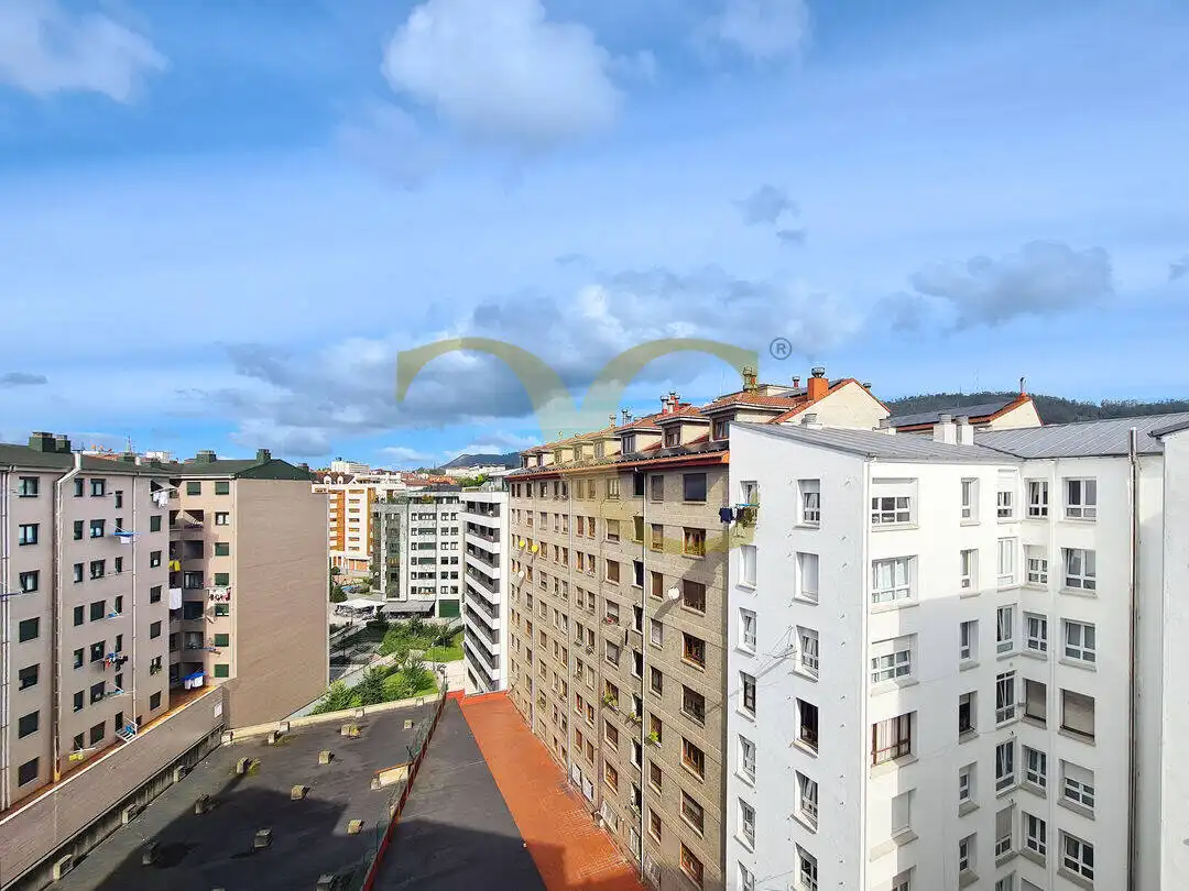 Außenansicht von Wohnung zur Miete in Oviedo  mit Heizung, Terrasse und Möbliert