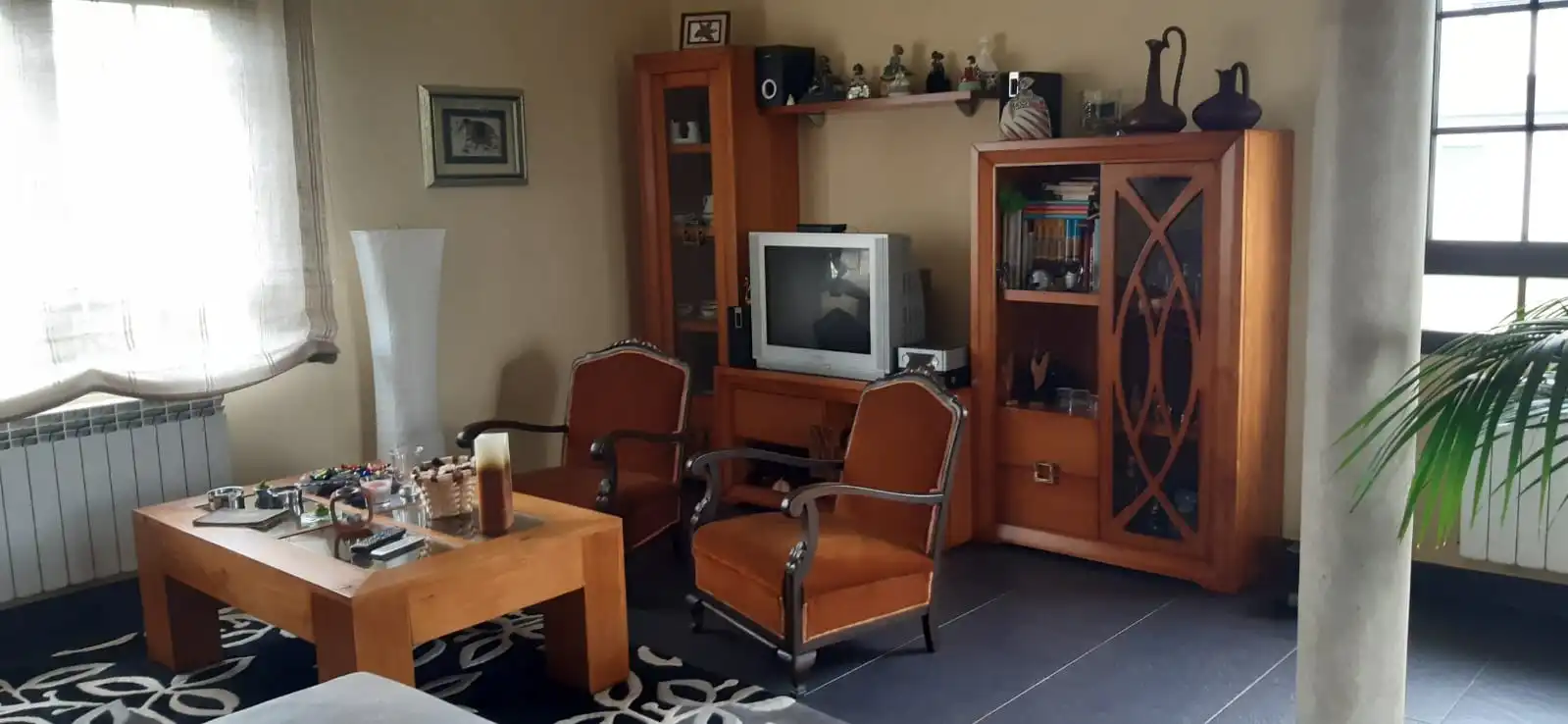 Sala d'estar de Casa o xalet de lloguer en Onzonilla amb Jardí privat, Parquet i Moblat