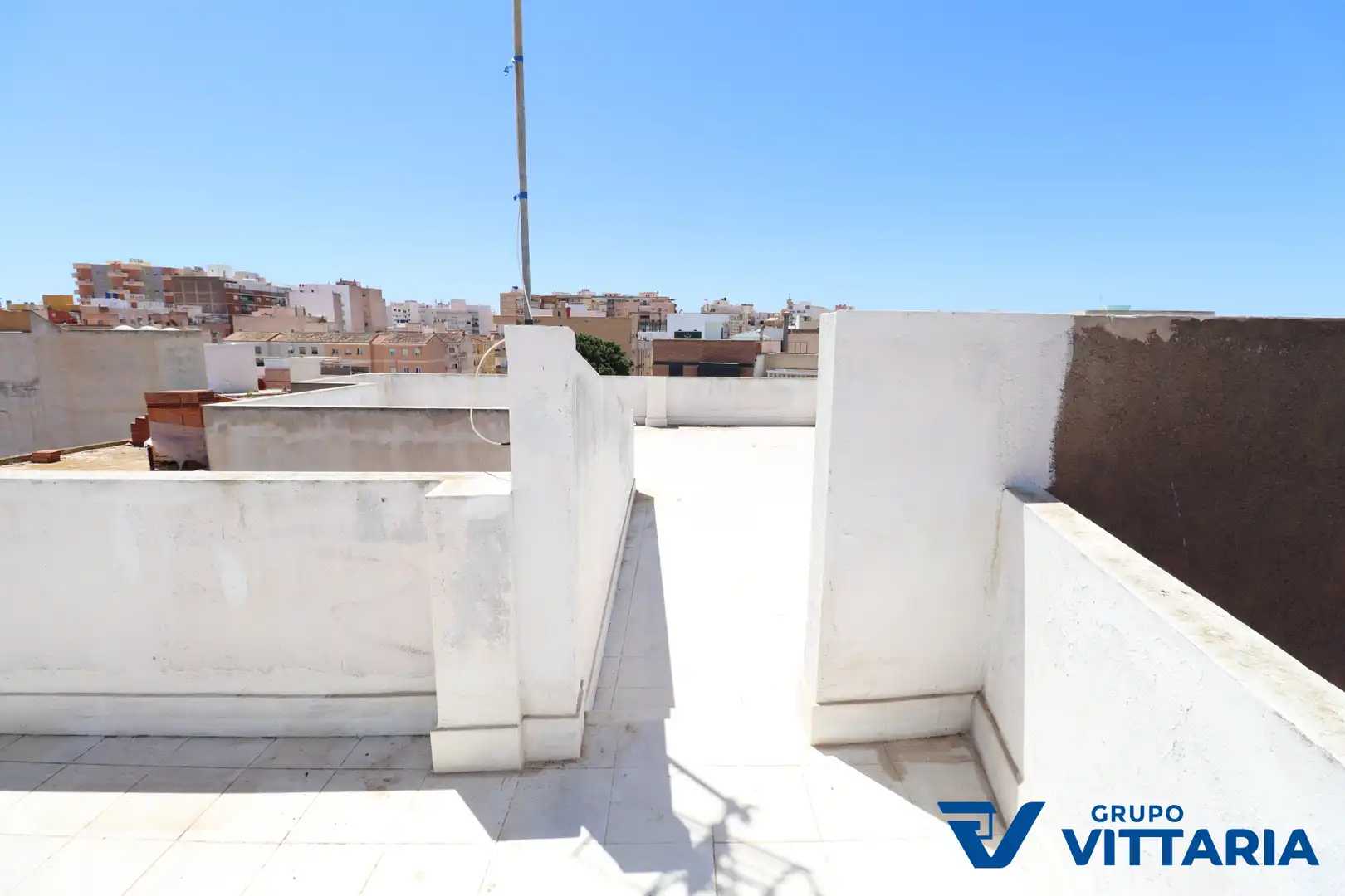 Vista exterior de Casa adosada en venta en Almería con Aire acondicionado, Terraza y Trastero