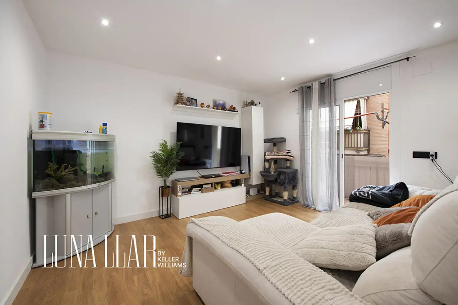Living room of Flat for sale in Castelldefels  with Parquet flooring and Balcony