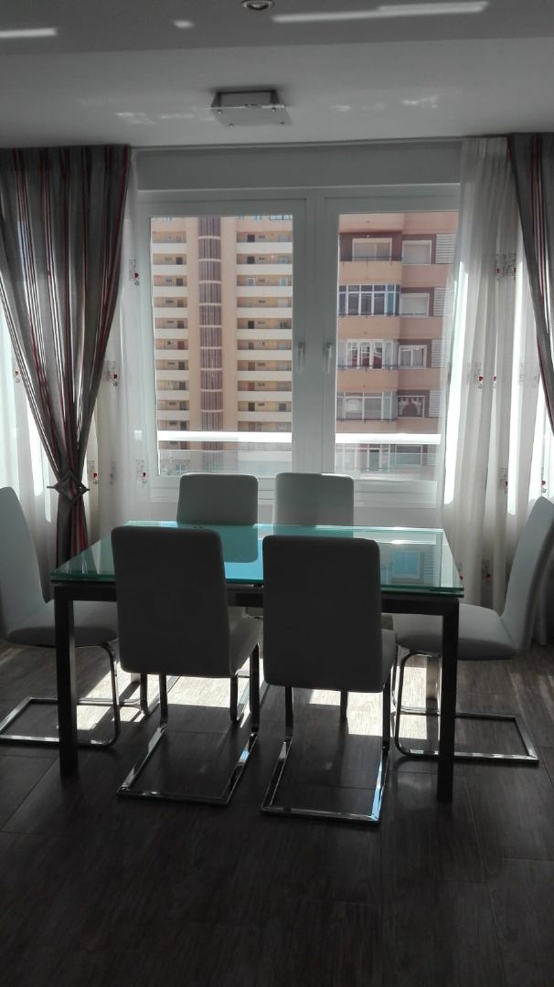 Comedor de Piso de alquiler en Fuengirola con Aire acondicionado, Amueblado y Horno