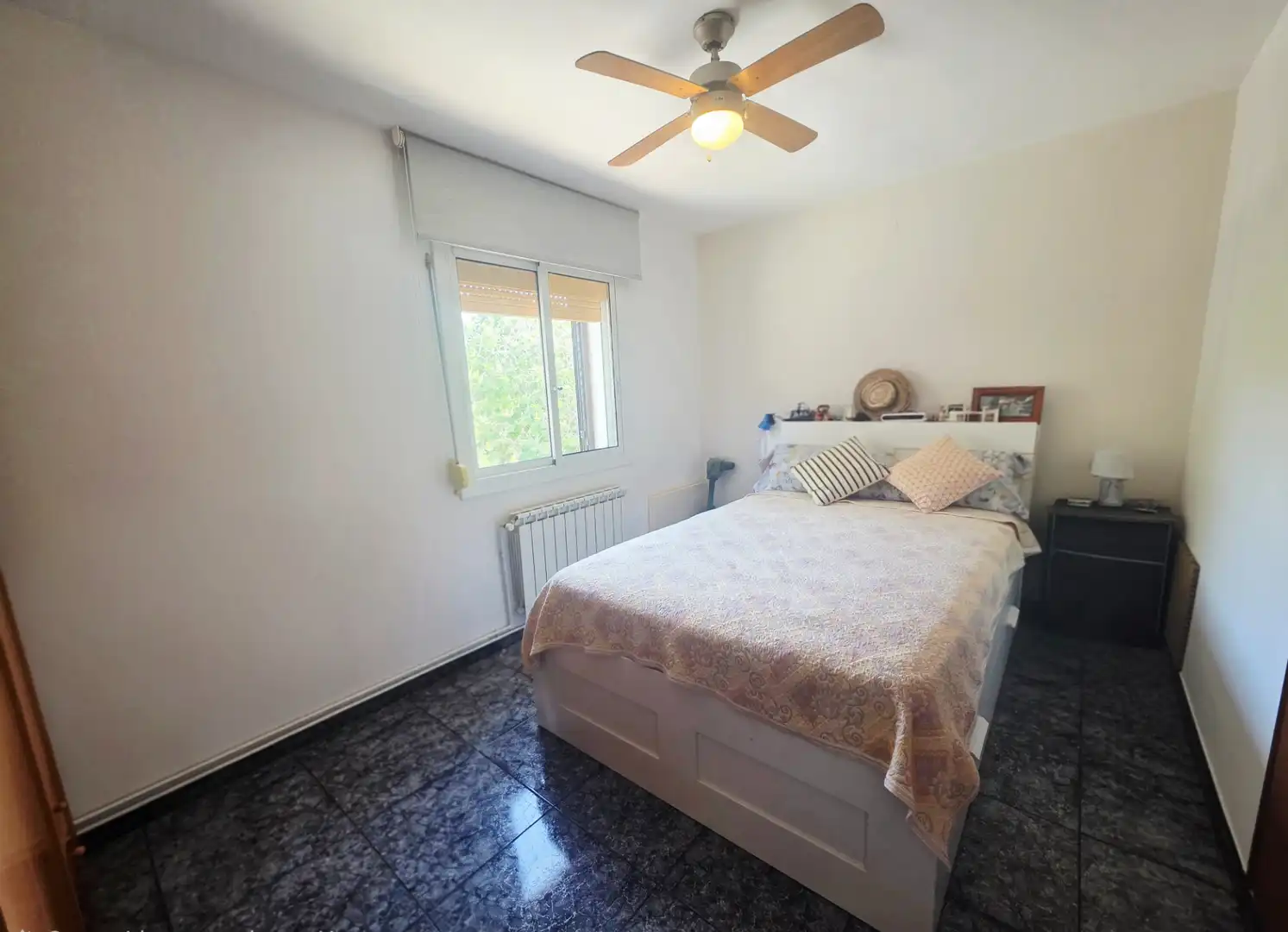 Habitación de Casa adosada en venta en El Vendrell con Calefacción y Trastero