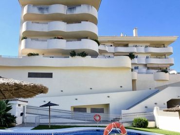 Apartament amb piscina en venda a Puerto Marina