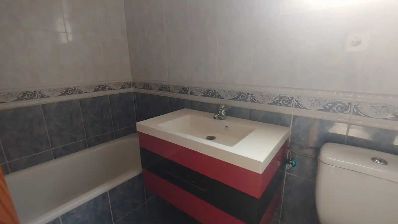 Bany de Casa adosada en venda en Uceda amb Calefacció, Jardí privat i Parquet