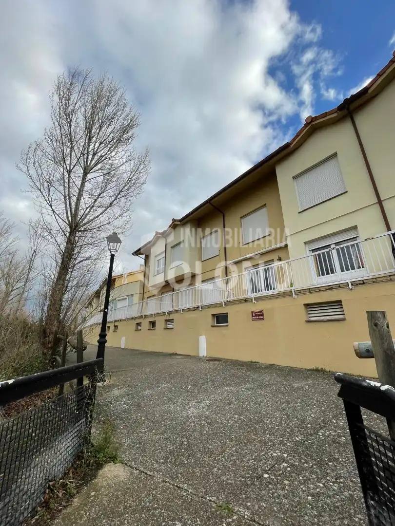 Vista exterior de Apartamento en venta en Cuzcurrita de Río Tirón con Calefacción, Terraza y Amueblado