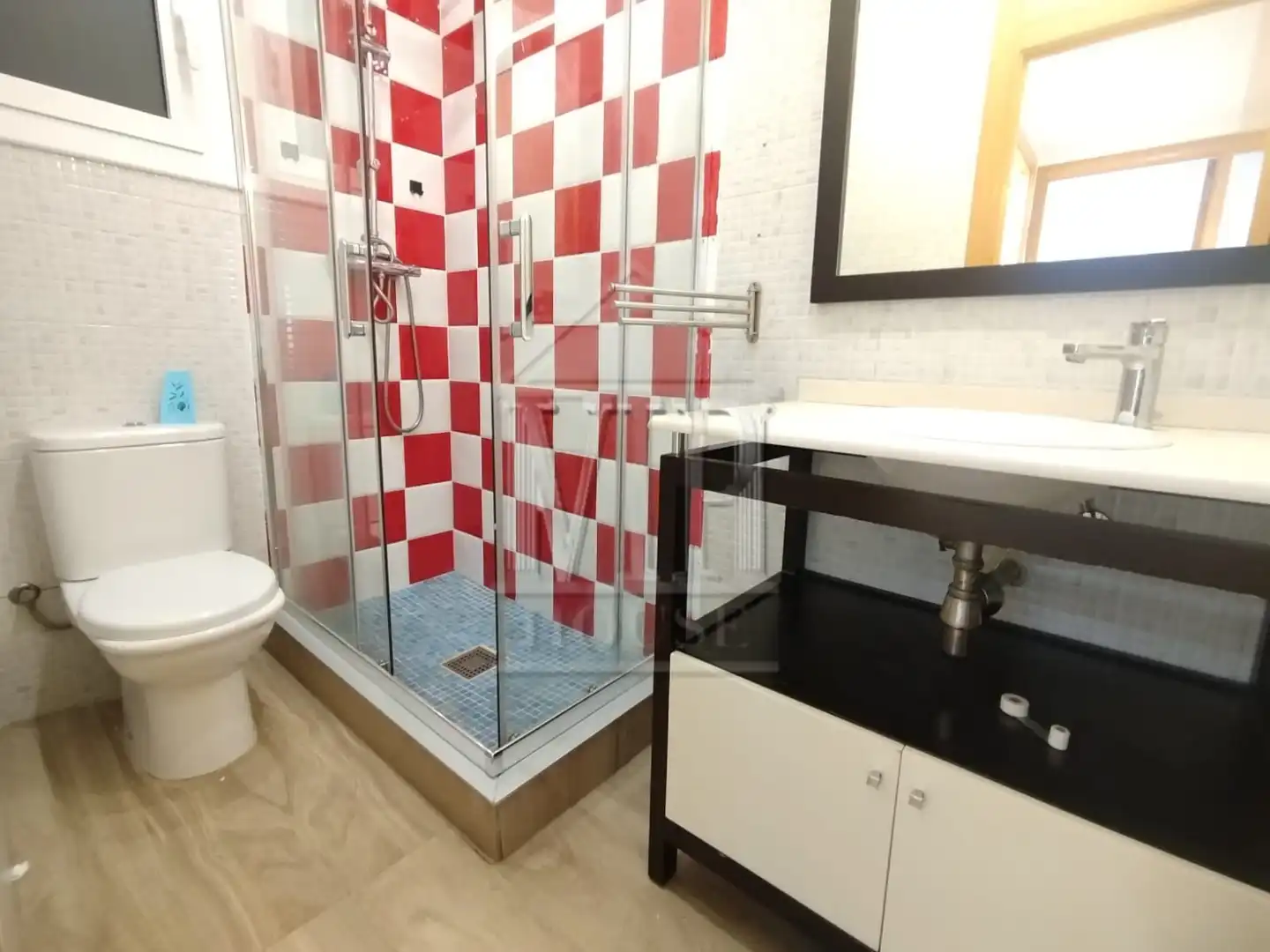 Bany de Pis en venda en Badalona amb Parquet