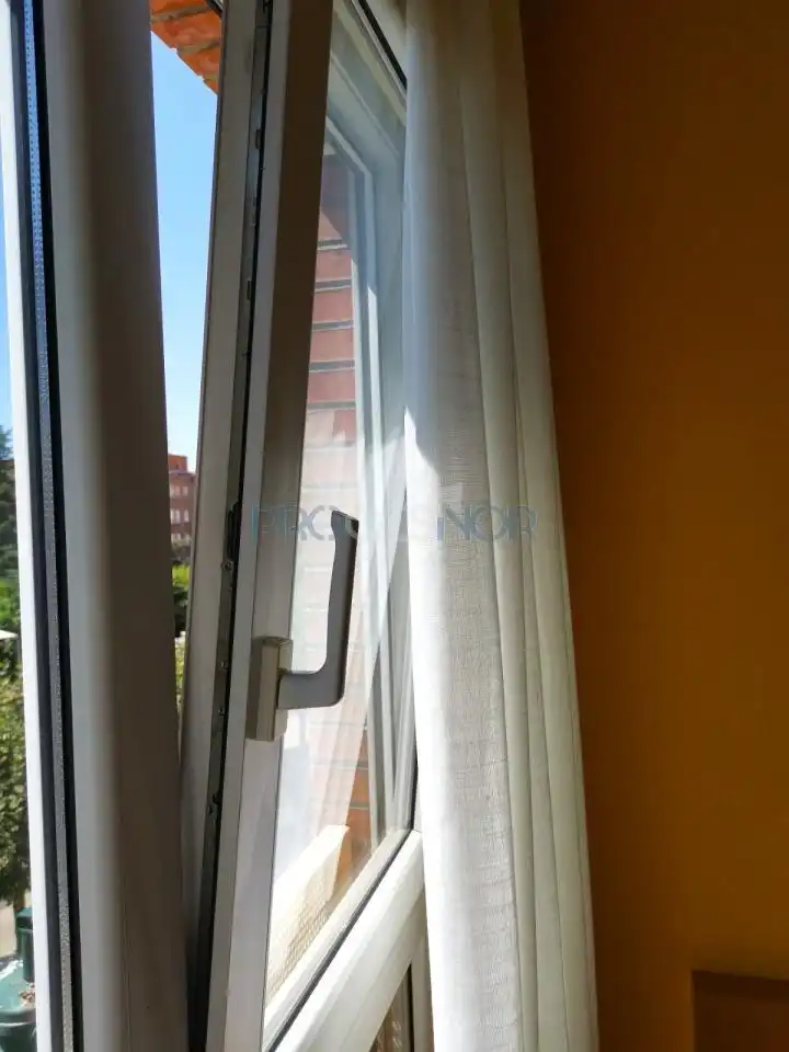 Habitación de Piso en venta en León Capital  con Calefacción, Trastero y Balcón