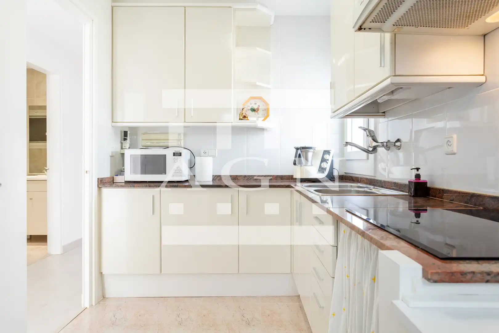 Küche von Wohnung zum Verkauf in Salou mit Klimaanlage, Heizung und Terrasse