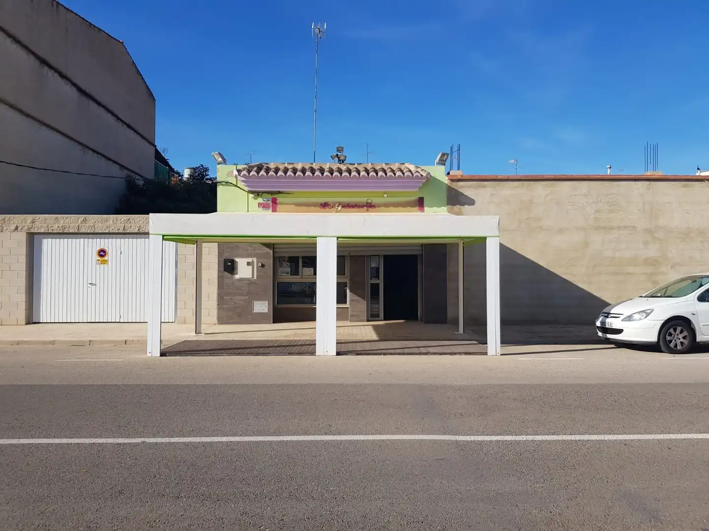 Vista exterior de Local en venda en Polinyà de Xúquer amb Aire condicionat i Terrassa