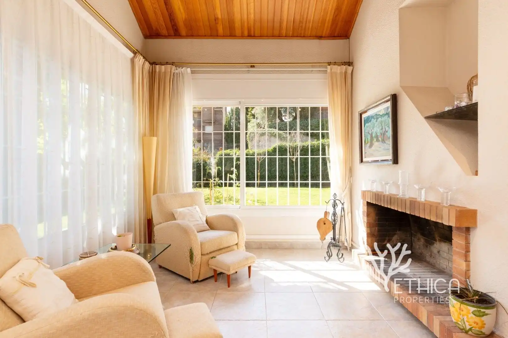 Sala d'estar de Casa o xalet en venda en Cerdanyola del Vallès amb Aire condicionat, Calefacció i Jardí privat