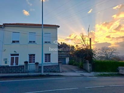 Vista exterior de Casa adosada en venda en Ferrol amb Calefacció, Jardí privat i Terrassa