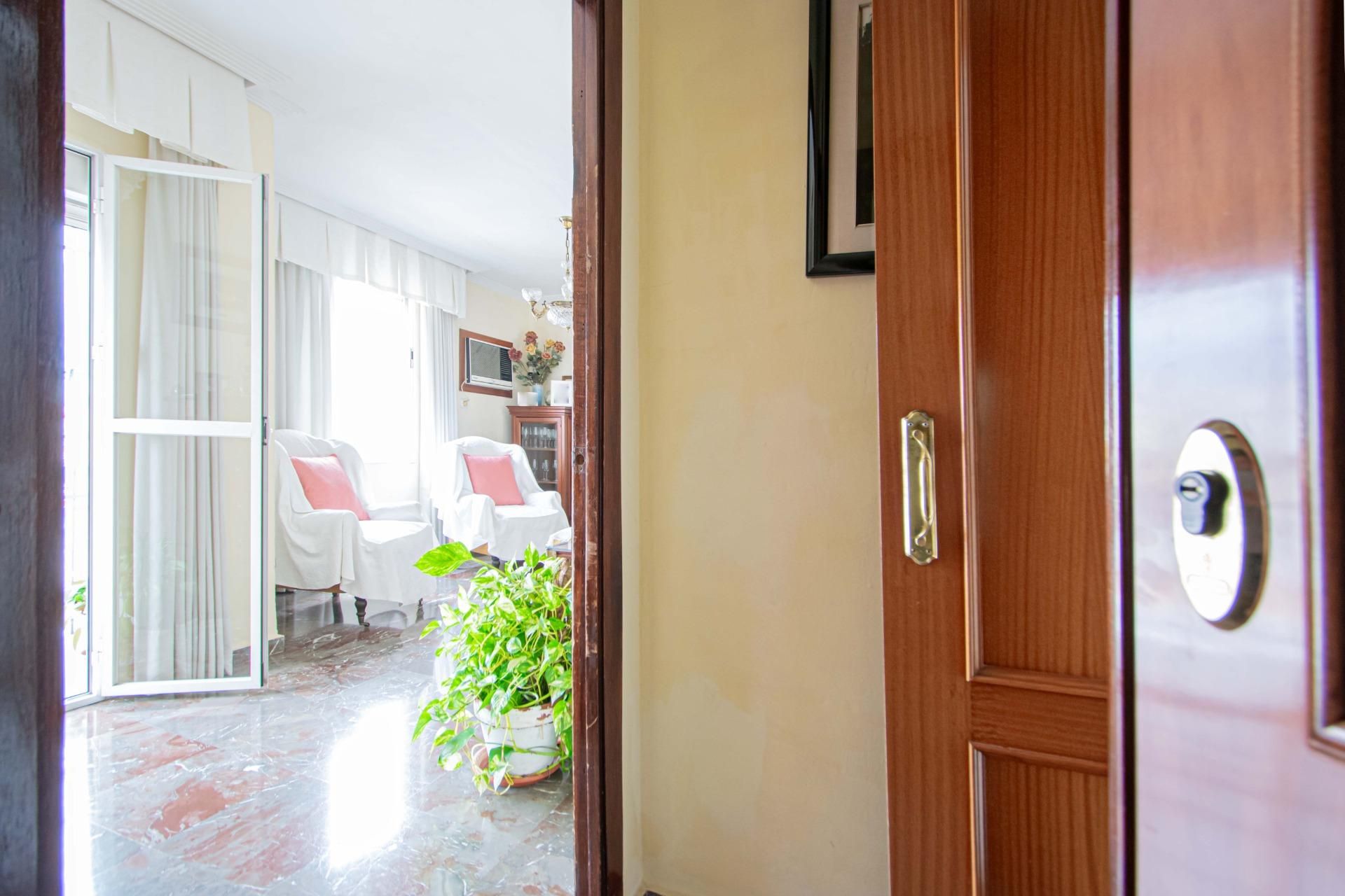 Flat for sale in  Sevilla Capital  with Air Conditioner and Balcony