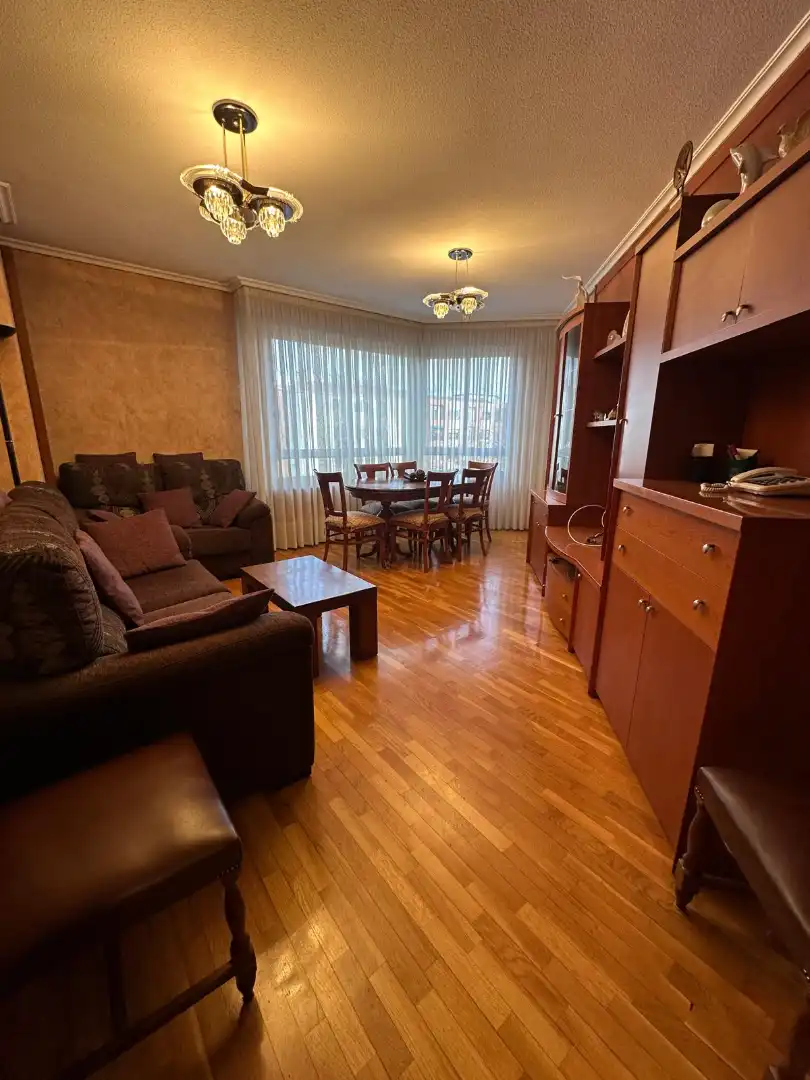 Sala d'estar de Pis en venda en  Logroño amb Calefacció, Parquet i Traster