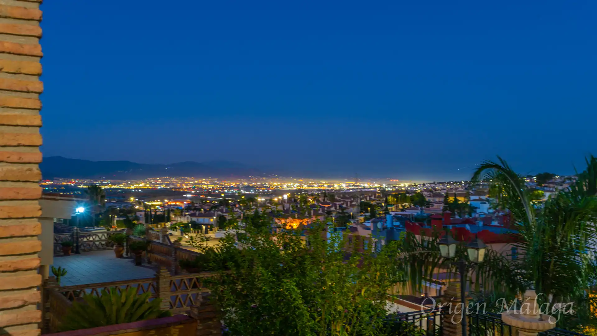 Vista exterior de Casa o chalet en venta en Alhaurín de la Torre con Aire acondicionado, Calefacción y Jardín privado