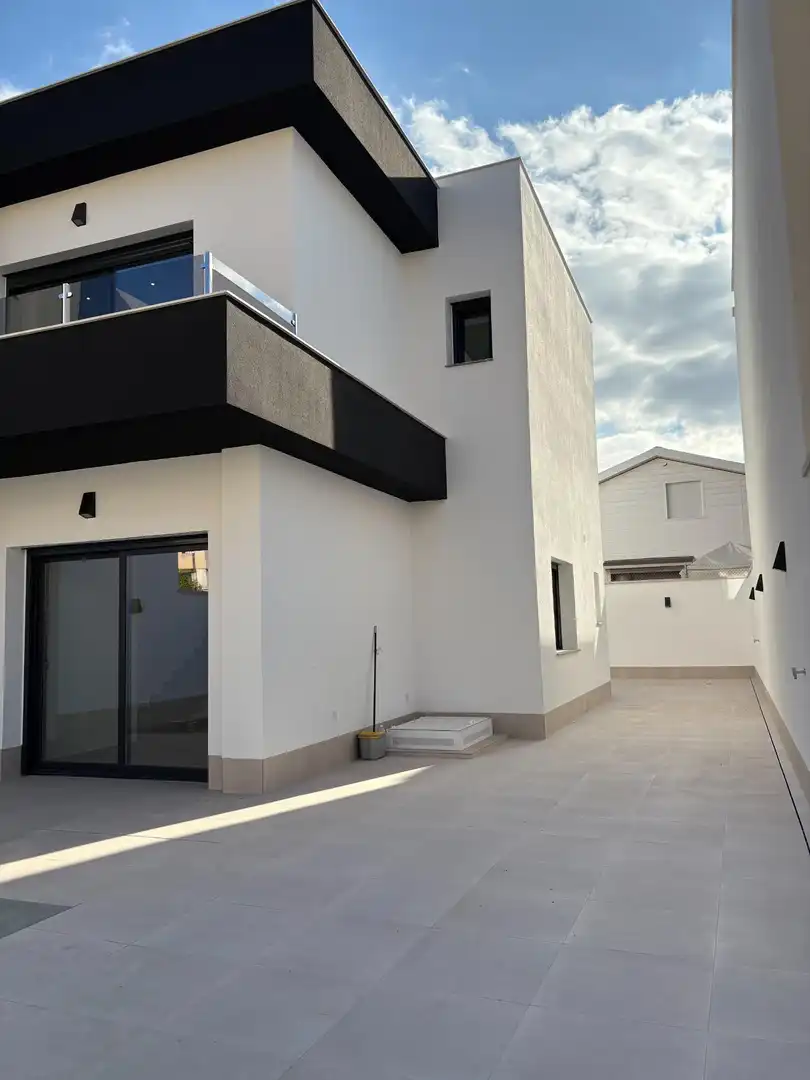 Vista exterior de Casa o xalet en venda en Almoradí amb Aire condicionat, Calefacció i Jardí privat