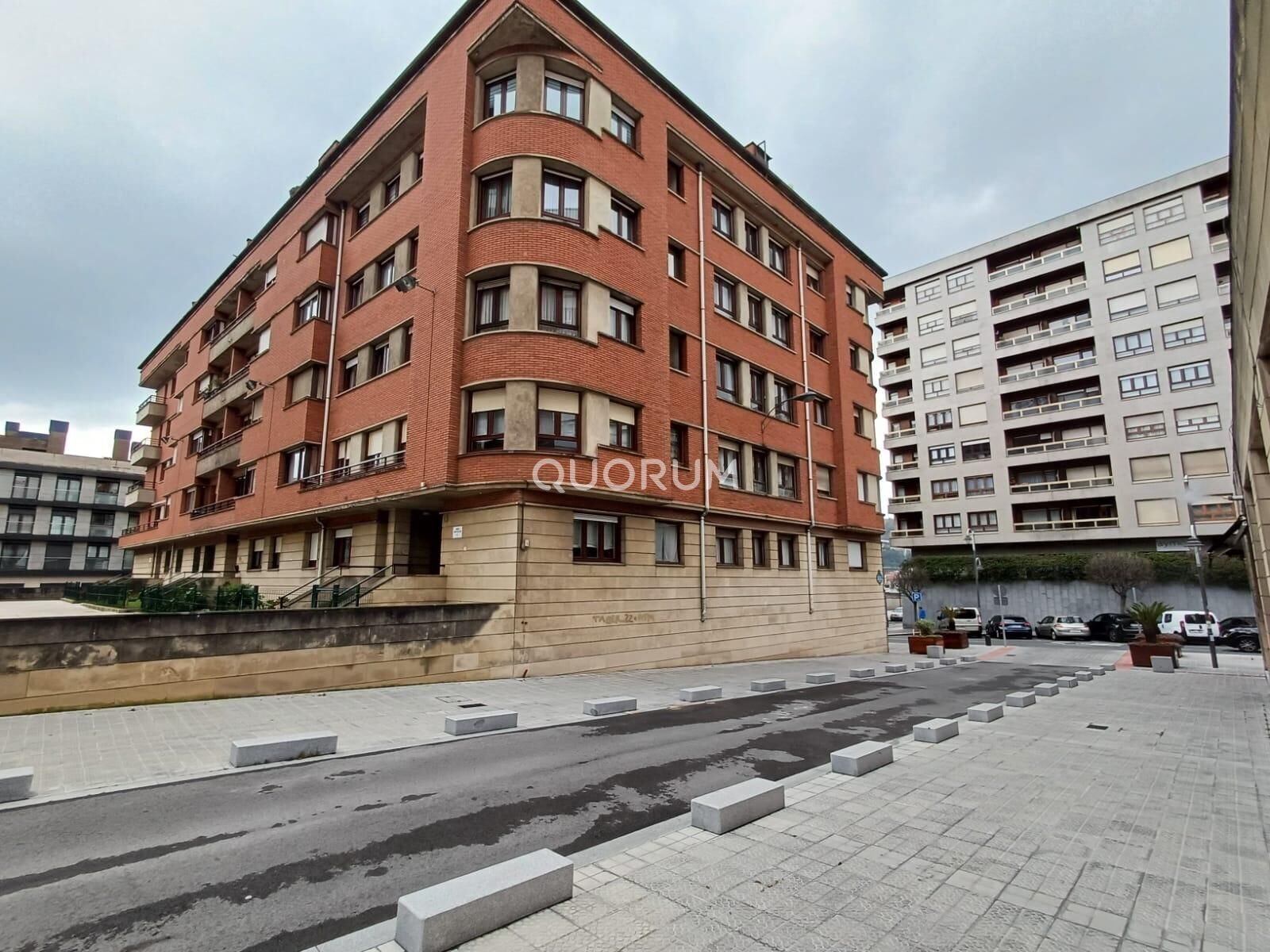 Vista exterior de Pis de lloguer en Bilbao  amb Calefacció i Balcó