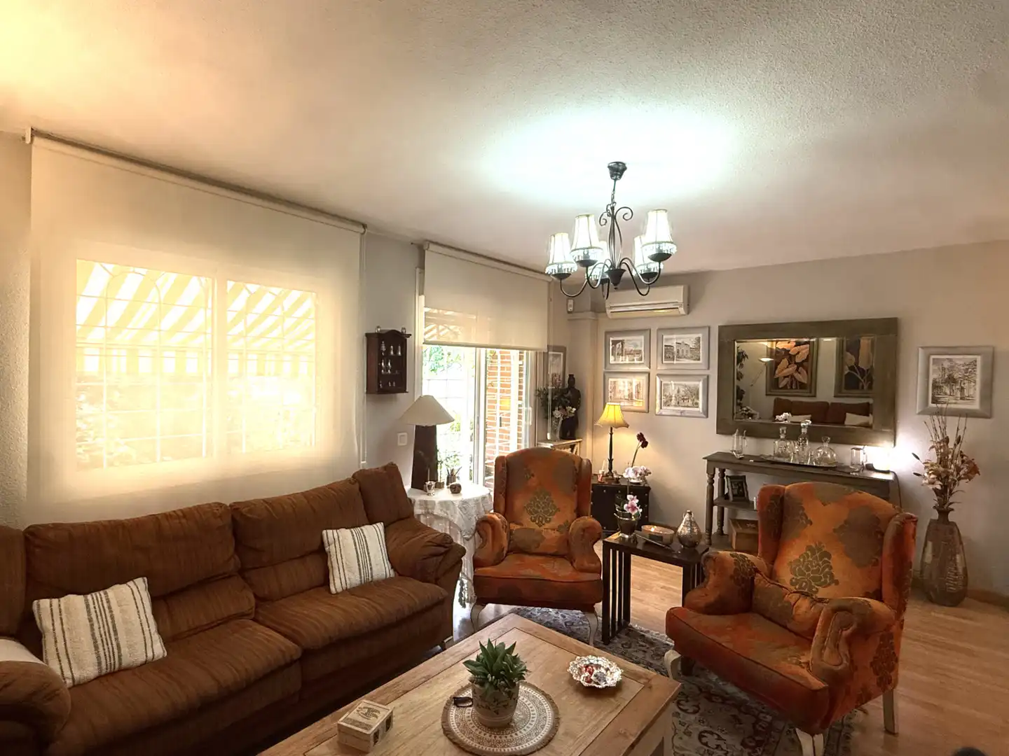 Living room of Houses for sale in Alcalá de Henares  with Air Conditioner, Heating and Private garden