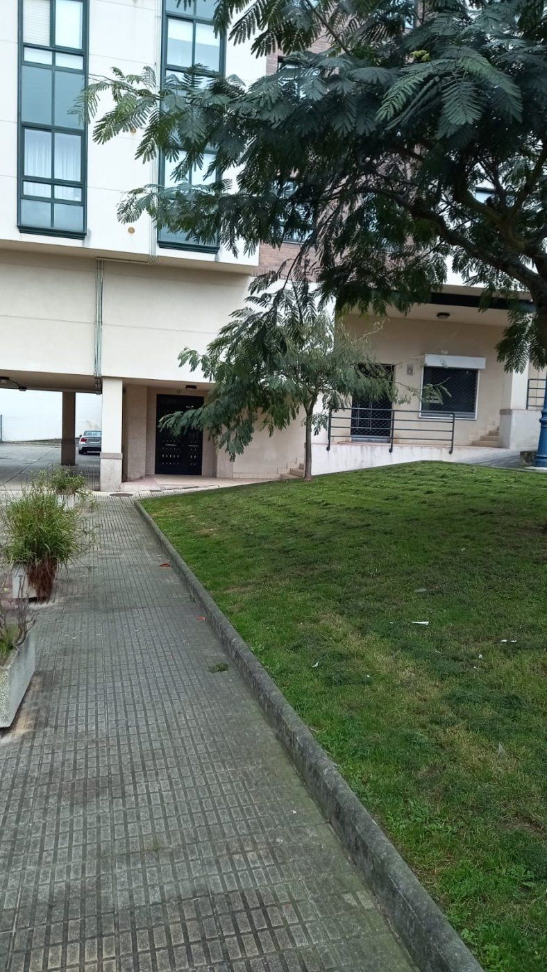 Vista exterior de Local en venda en Culleredo