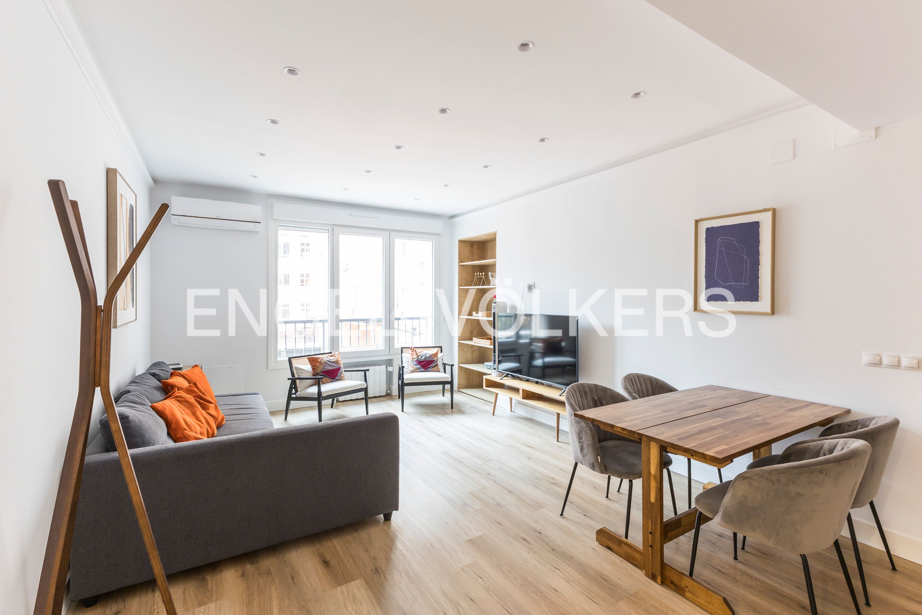 Living room of Flat for rent in  Madrid Capital  with Air Conditioner, Heating and Furnished