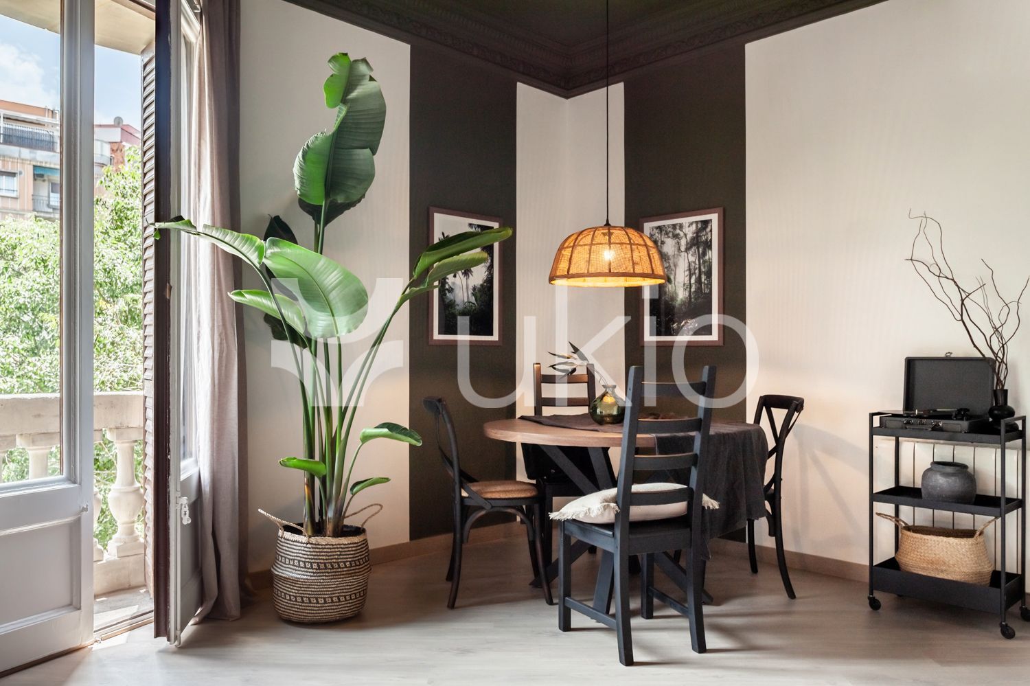 Menjador de Apartament de lloguer en  Barcelona Capital amb Aire condicionat, Moblat i Forn