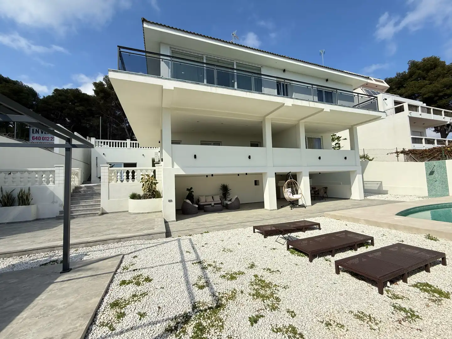 Vista exterior de Casa o xalet en venda en Castelldefels amb Aire condicionat, Calefacció i Jardí privat