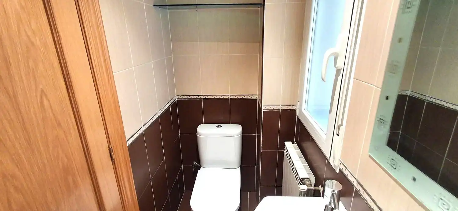 Bathroom of Flat for sale in Valladolid  with Heating and Parquet flooring
