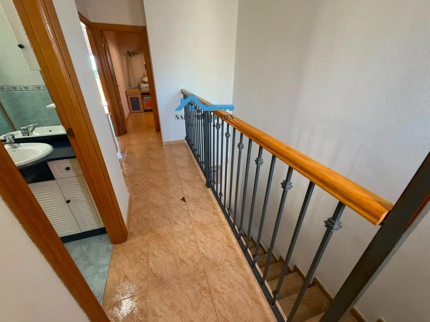Casa aparellada amb terrassa en venda a Coloma, imagen 20