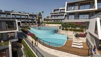 Piscina de Apartament en venda en Santa Pola amb Aire condicionat, Terrassa i Balcó