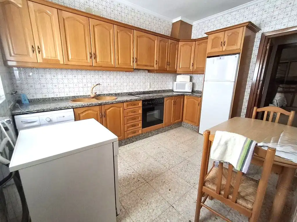 Küche von Einfamilien-Reihenhaus zum Verkauf in La Roda mit Klimaanlage, Heizung und Terrasse