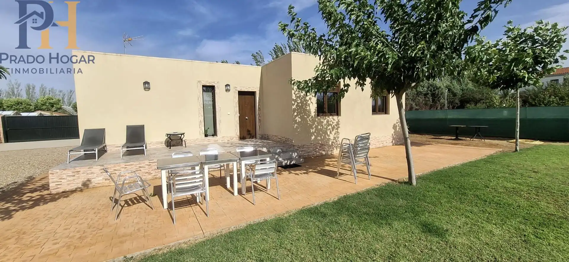 Houses for sale in Calle Calle Moscatel, Pepino