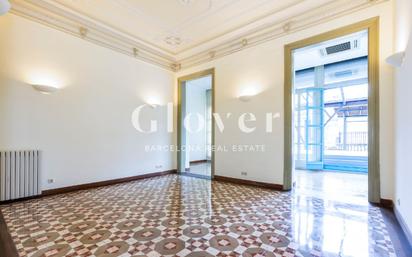 Exterior view of Flat to rent in  Barcelona Capital  with Air Conditioner and Terrace