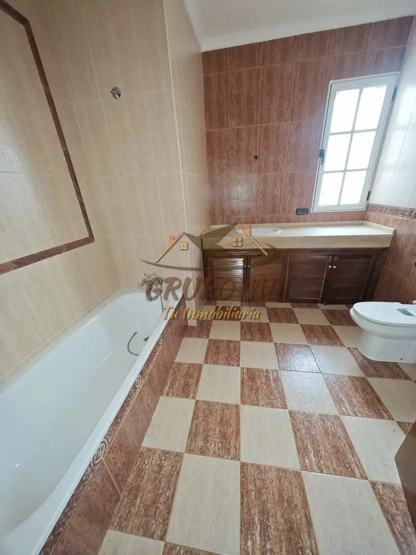 Baño de Piso en venta en Navas de San Juan con Calefacción, Terraza y Horno