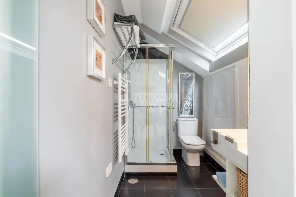 Baño de Casa adosada en venta en Torrelodones con Calefacción, Terraza y Balcón