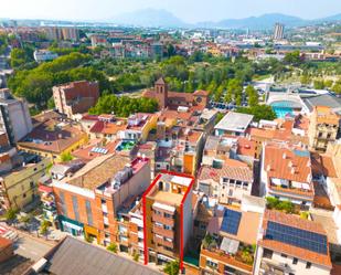 Vista exterior de Edifici en venda en Martorell