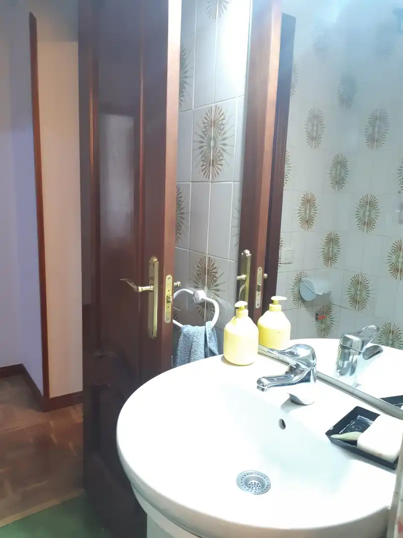 Bathroom of Flat for rent in Madrid  with Air Conditioner, Parquet flooring and Terrace
