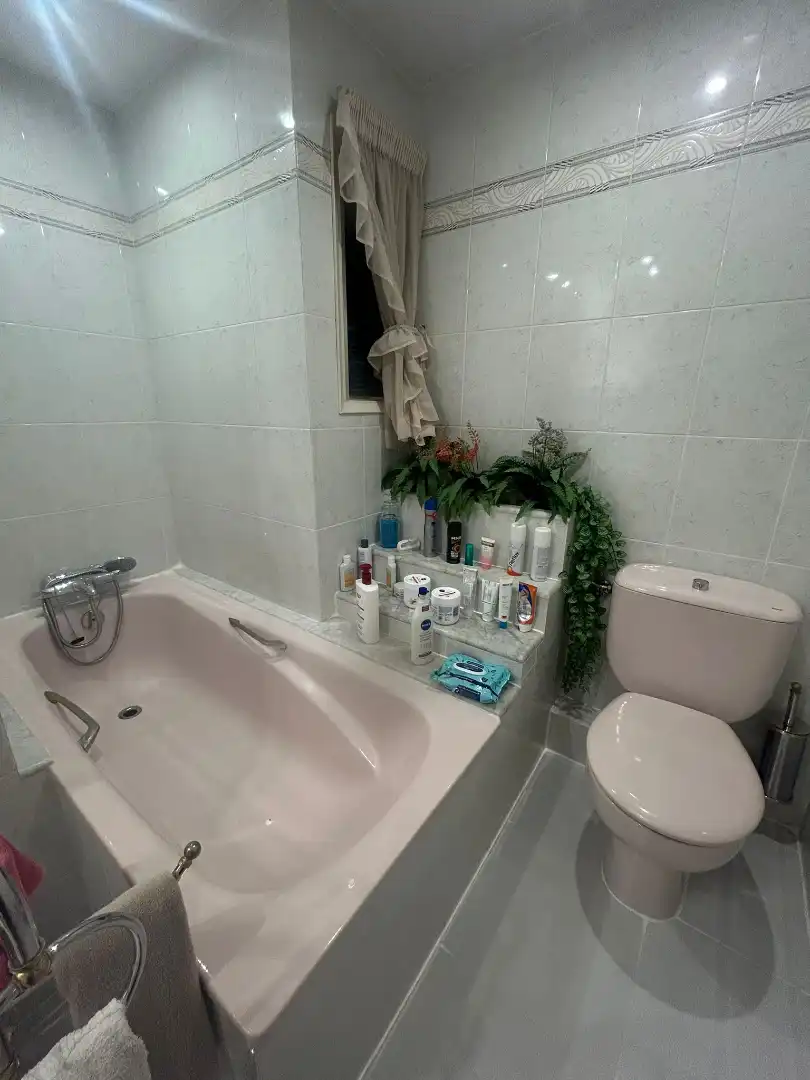 Badezimmer von Wohnung zum Verkauf in Barcelona mit Klimaanlage, Heizung und Möbliert