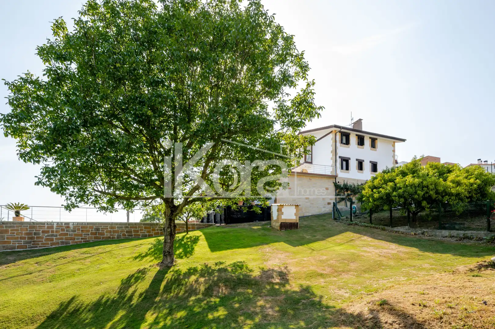 Vista exterior de Casa o xalet en venda en Lasarte-Oria amb Calefacció, Jardí privat i Parquet