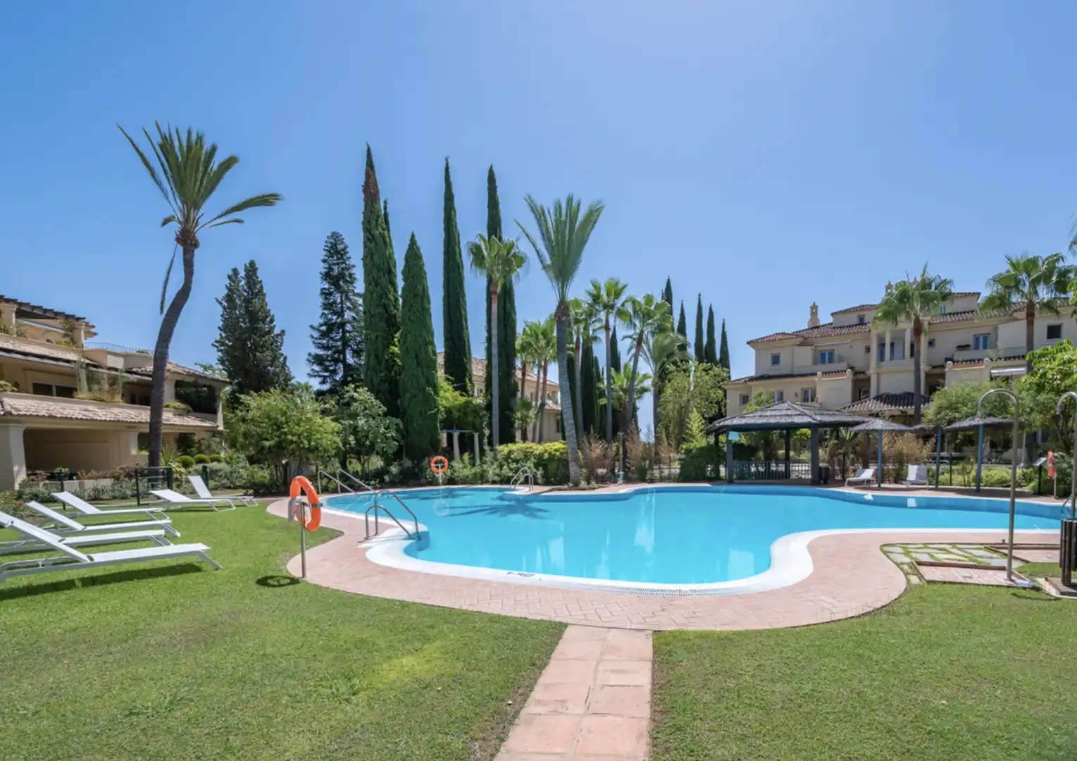 Jardín de Ático en venta en Marbella con Aire acondicionado, Terraza y Amueblado
