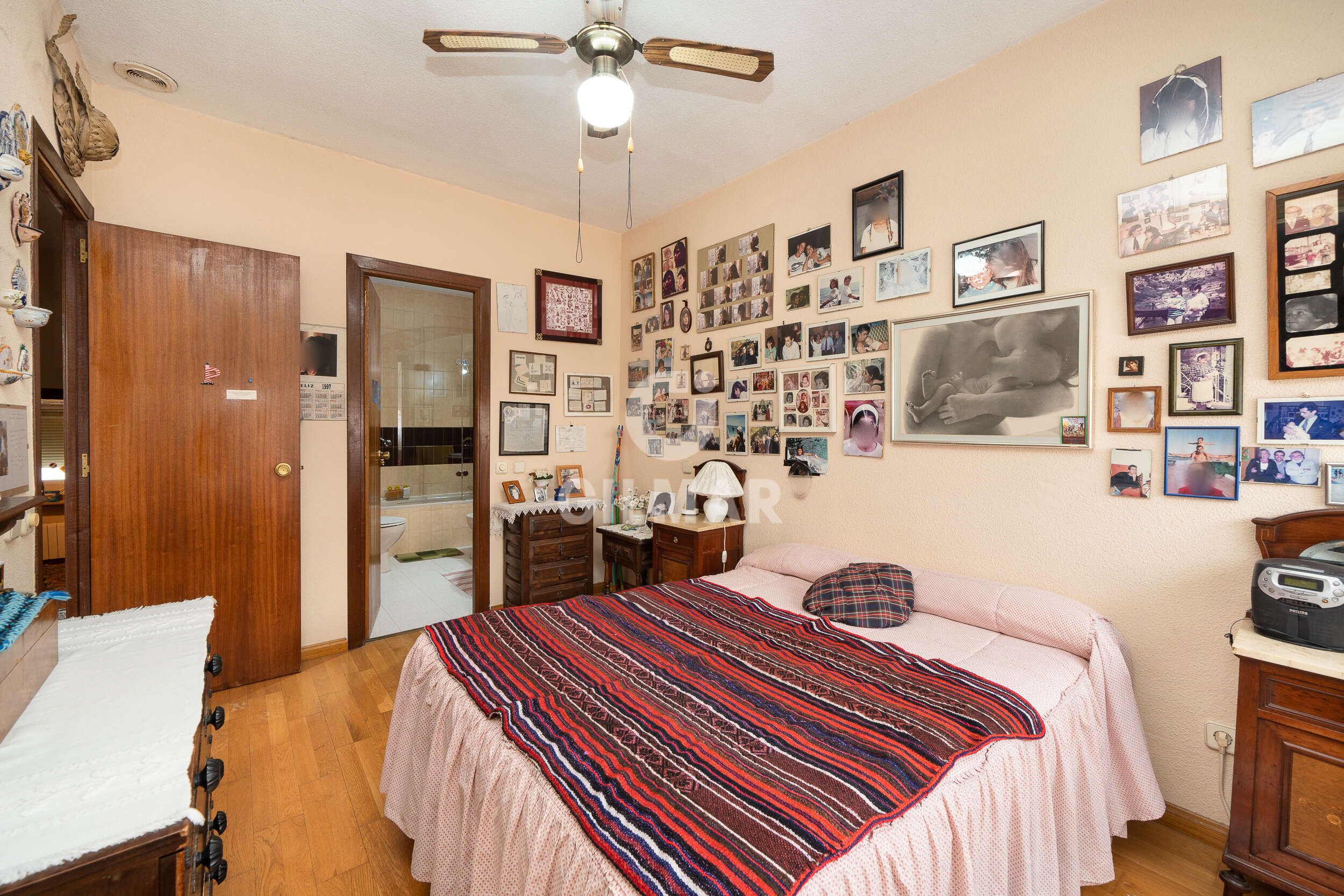 Dormitori de Casa adosada en venda en Paracuellos de Jarama amb Calefacció, Jardí privat i Piscina