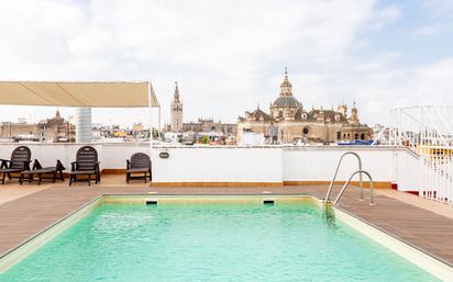 Swimming pool of Apartment for sale in  Sevilla Capital  with Air Conditioner, Heating and Swimming Pool