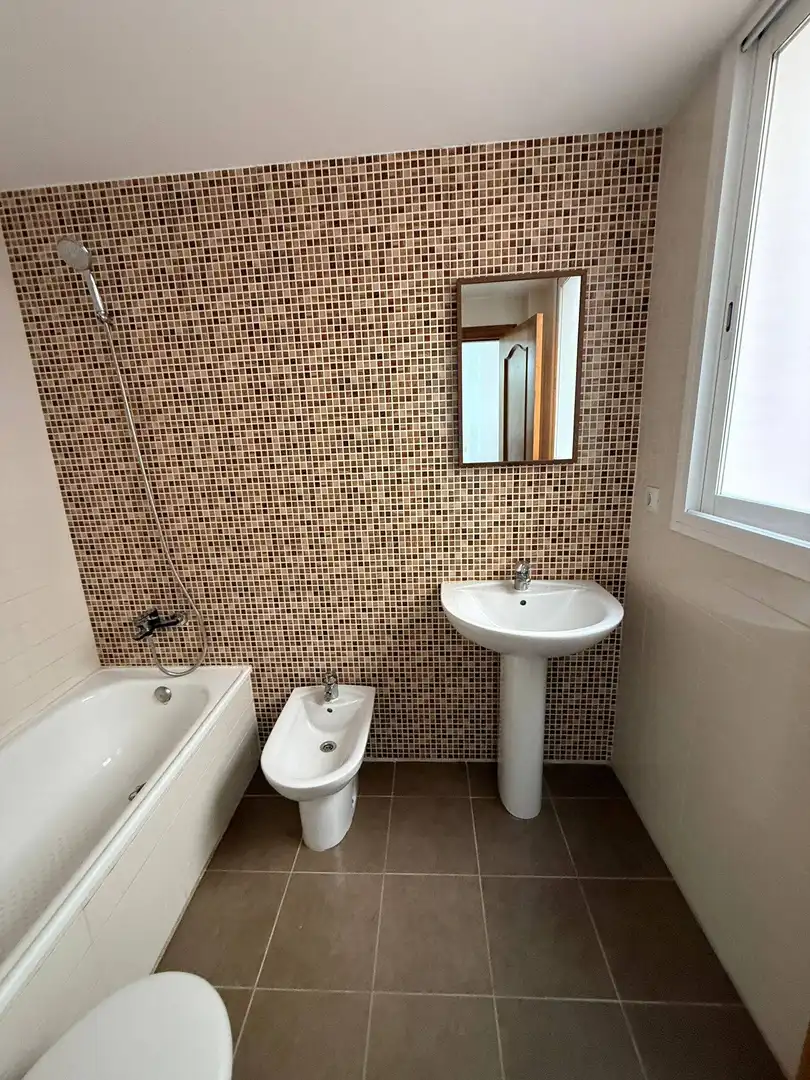 Bathroom of Ground floor for rent in Rafelbuñol / Rafelbunyol, Valencia