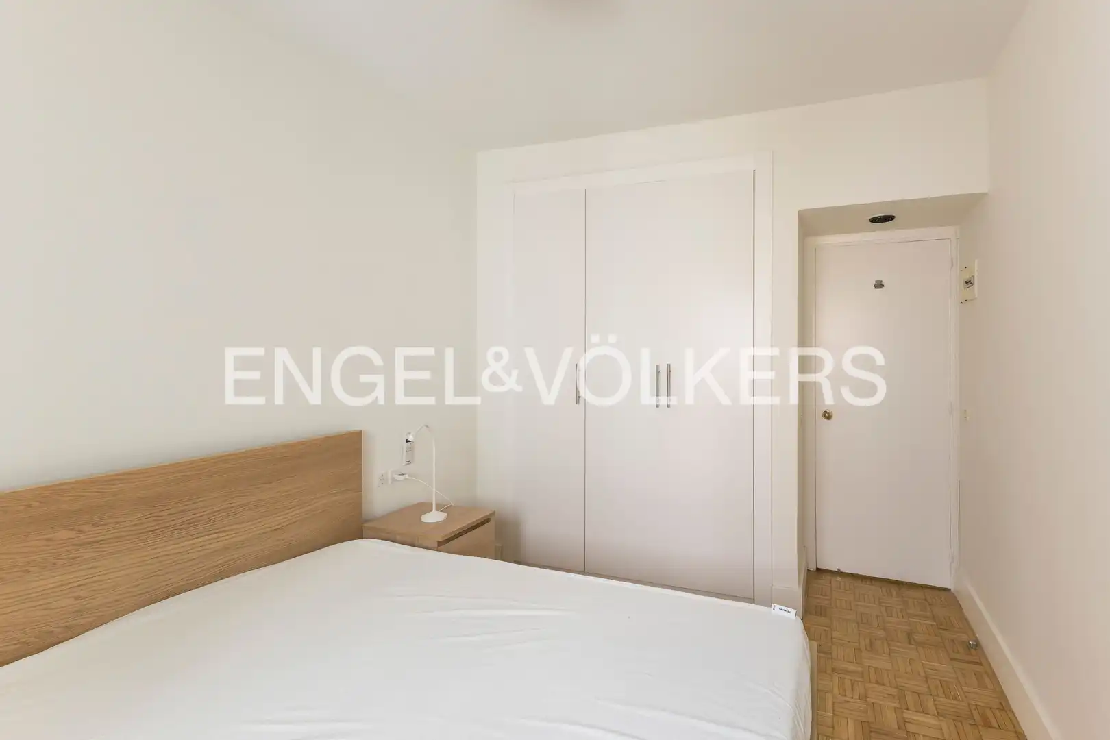 Schlafzimmer von Wohnung zur Miete in Madrid mit Klimaanlage und Heizung