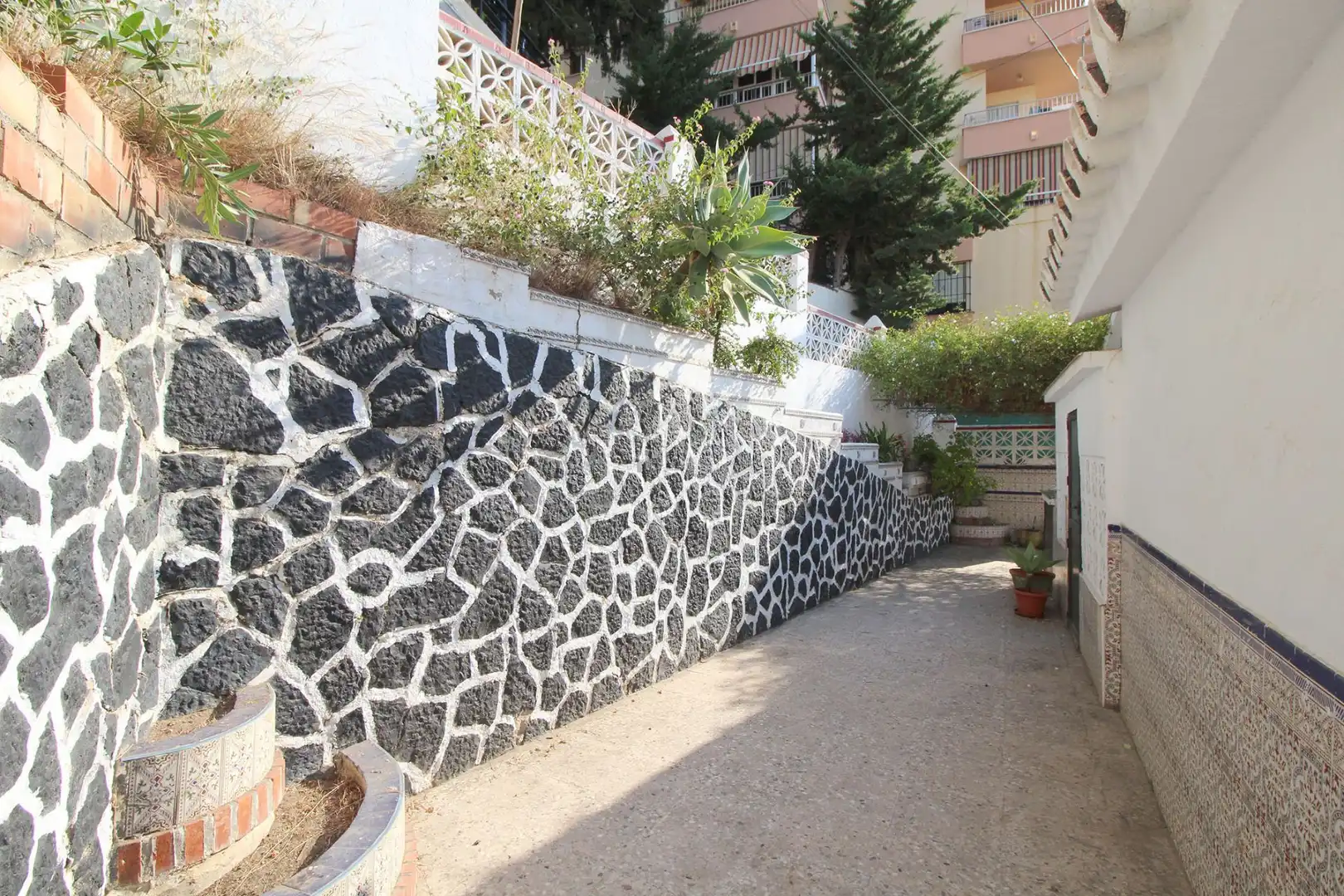 Vista exterior de Casa o xalet en venda en Rincón de la Victoria amb Aire condicionat, Calefacció i Jardí privat