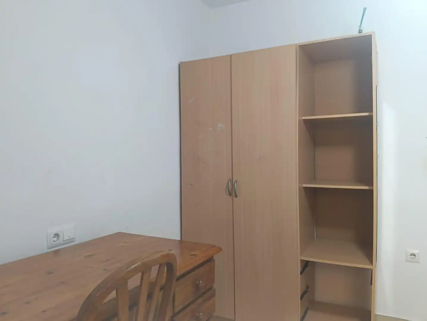Dormitori de Pis de lloguer en Granada amb Terrassa i Moblat