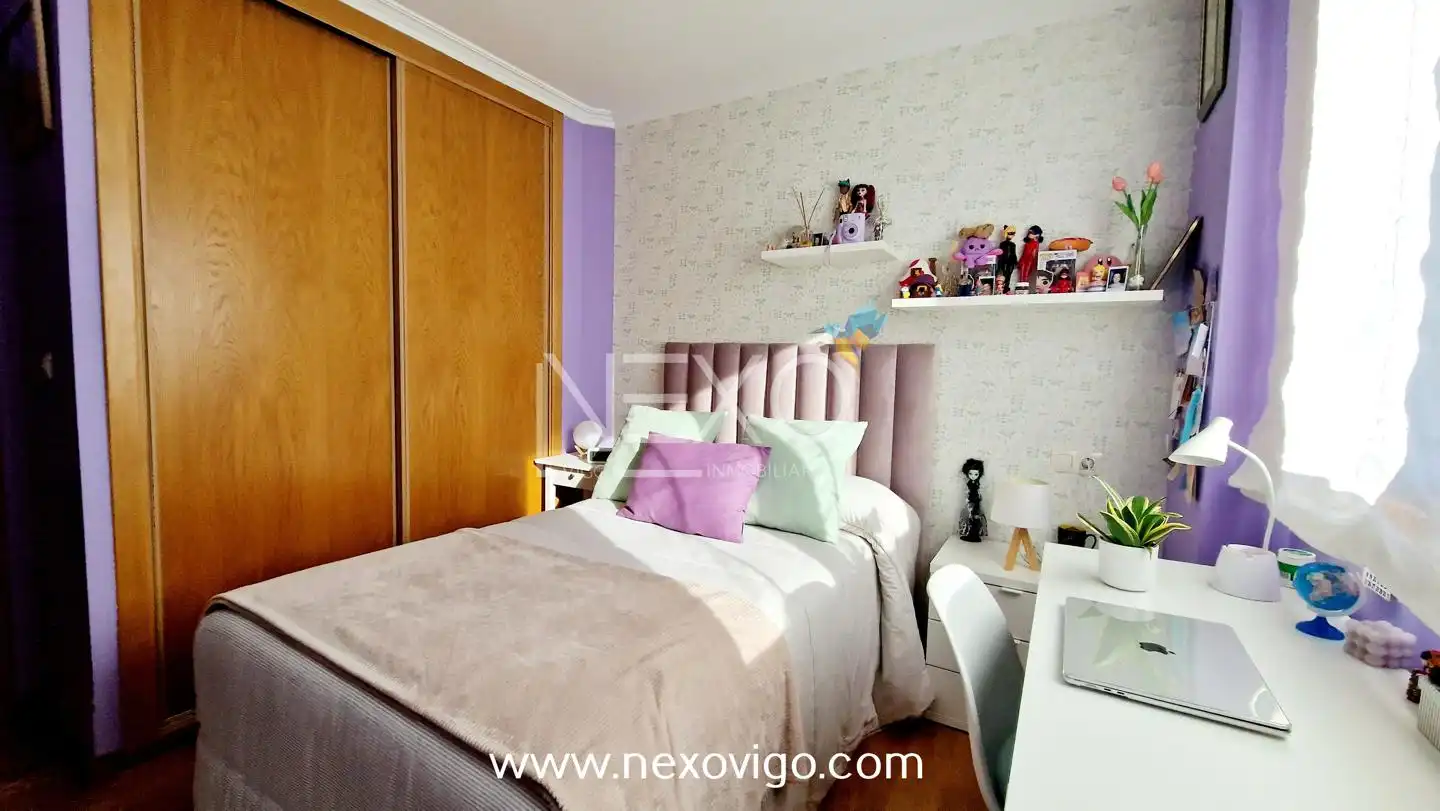 Habitación de Casa adosada en venta en Cangas  con Calefacción, Trastero y Amueblado