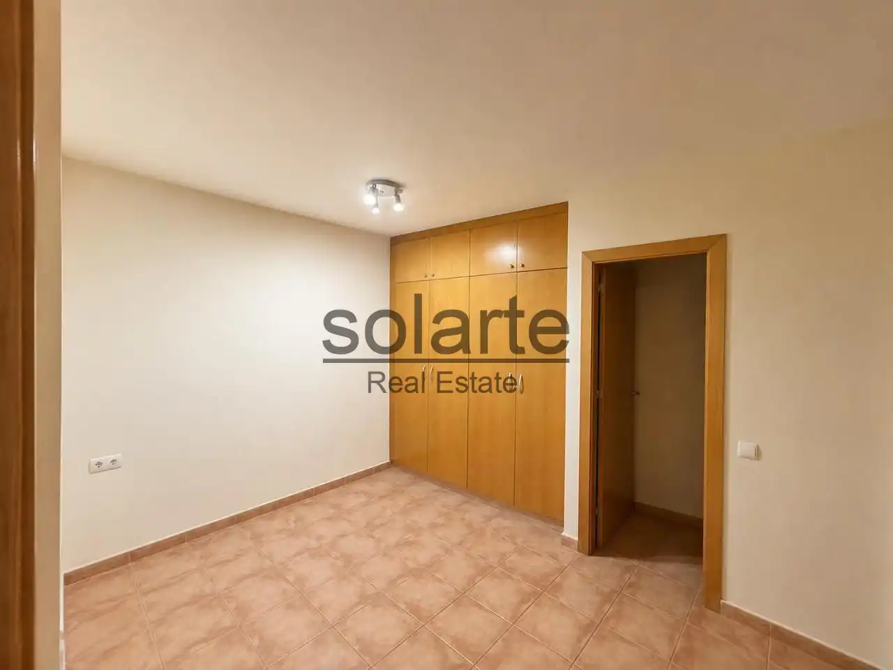 Schlafzimmer von Erdgeschoss zum Verkauf in L'Hospitalet de Llobregat mit Klimaanlage
